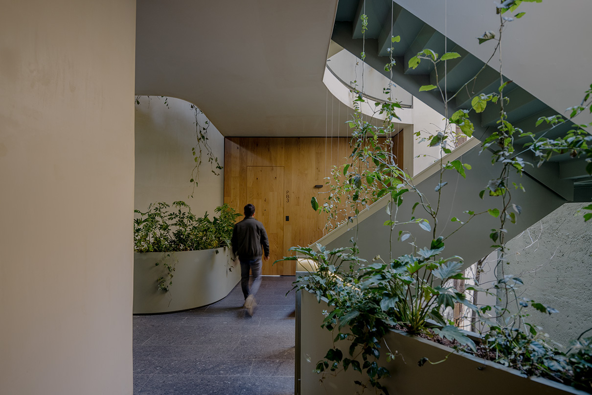 Proyecto inmobiliario ONTO Álvaro Obregón con arquitectura contemporánea y líneas limpias, desarrollado para inversión residencial en CDMX.