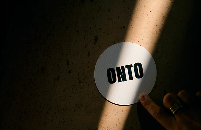 ONTO Stay es una línea de hospitalidad que ofrece estancias cuidadosamente diseñadas, combinando arquitectura contemporánea, confort y una experiencia de hospedaje enfocada en el diseño, la ubicación y la calidad del servicio.